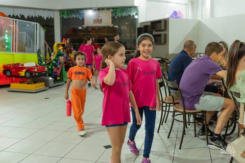 fotógrafo de festa infantil em Pelotas - fotografia infantil Pelotas - fotógrafo infantil Pelotas - aniversário infantil - festa de 5 anos - fotógrafo de aniversário - fotografia espontânea - festa infantil RS - patrimônio emocional - fotógrafo de criança'
