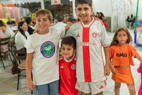 fotógrafo de festa infantil em Pelotas - fotografia infantil Pelotas - fotógrafo infantil Pelotas - aniversário infantil - festa de 5 anos - fotógrafo de aniversário - fotografia espontânea - festa infantil RS - patrimônio emocional - fotógrafo de criança'