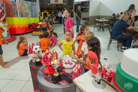 fotógrafo de festa infantil em Pelotas - fotografia infantil Pelotas - fotógrafo infantil Pelotas - aniversário infantil - festa de 5 anos - fotógrafo de aniversário - fotografia espontânea - festa infantil RS - patrimônio emocional - fotógrafo de criança'