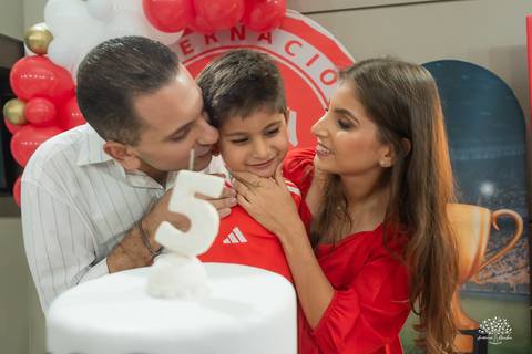 fotógrafo de festa infantil em Pelotas - fotografia infantil Pelotas - fotógrafo infantil Pelotas - aniversário infantil - festa de 5 anos - fotógrafo de aniversário - fotografia espontânea - festa infantil RS - patrimônio emocional - fotógrafo de criança'