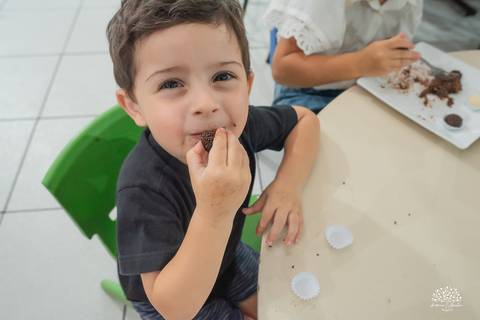 fotógrafo de festa infantil em Pelotas - fotografia infantil Pelotas - fotógrafo infantil Pelotas - aniversário infantil - festa de 5 anos - fotógrafo de aniversário - fotografia espontânea - festa infantil RS - patrimônio emocional - fotógrafo de criança'