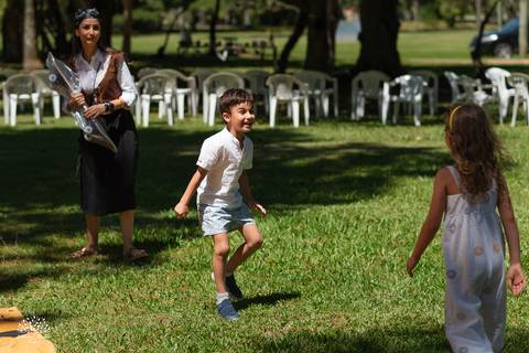fotógrafo de festa infantil em Pelotas, fotografia infantil, aniversário de 6 anos, festa ao ar livre, Clube Caça e Pesca Pelotas, fotógrafo infantil RS, fotografia espontânea, futebol de sabão, bexiga d'água, infância, aniversário infantil, Antonio Rocha'