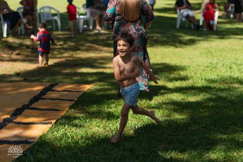 fotógrafo de festa infantil em Pelotas, fotografia infantil, aniversário de 6 anos, festa ao ar livre, Clube Caça e Pesca Pelotas, fotógrafo infantil RS, fotografia espontânea, futebol de sabão, bexiga d'água, infância, aniversário infantil, Antonio Rocha'
