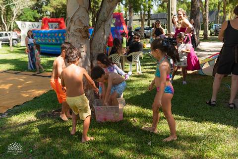 fotógrafo de festa infantil em Pelotas, fotografia infantil, aniversário de 6 anos, festa ao ar livre, Clube Caça e Pesca Pelotas, fotógrafo infantil RS, fotografia espontânea, futebol de sabão, bexiga d'água, infância, aniversário infantil, Antonio Rocha'