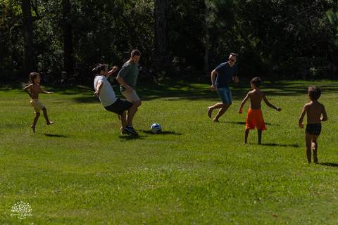 fotógrafo de festa infantil em Pelotas, fotografia infantil, aniversário de 6 anos, festa ao ar livre, Clube Caça e Pesca Pelotas, fotógrafo infantil RS, fotografia espontânea, futebol de sabão, bexiga d'água, infância, aniversário infantil, Antonio Rocha'