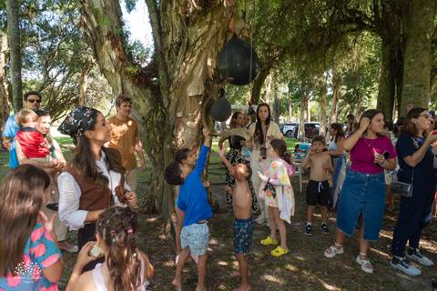 fotógrafo de festa infantil em Pelotas, fotografia infantil, aniversário de 6 anos, festa ao ar livre, Clube Caça e Pesca Pelotas, fotógrafo infantil RS, fotografia espontânea, futebol de sabão, bexiga d'água, infância, aniversário infantil, Antonio Rocha'