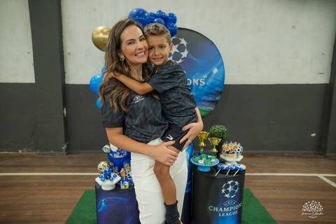 aniversário infantil - 7 anos - futebol infantil - camisa 7 - festa temática futebol - fotografia infantil – arena tio Guigui - festa na quadra - fotógrafo de festa infantil - patrimônio emocional - fotografia de aniversário - champions league - bolo'