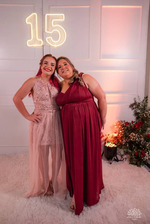 Fotografia de 15 anos - Fotógrafos de XV anos - Making of debutante - fler drinks bartender - buffet arte e sabor - vestido de 15 anos - carrinho de picolé - perna de pau - ensaio de debutante - letreiro luminoso - óculos para balada - vela de 15 anos'