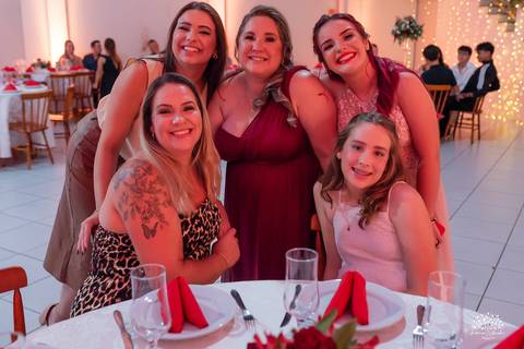 Fotografia de 15 anos - Fotógrafos de XV anos - Making of debutante - fler drinks bartender - buffet arte e sabor - vestido de 15 anos - carrinho de picolé - perna de pau - ensaio de debutante - letreiro luminoso - óculos para balada - vela de 15 anos'