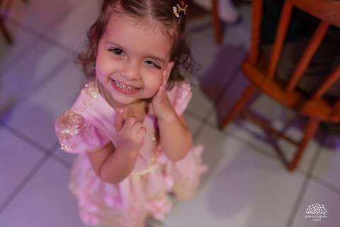 Fotografia de 15 anos - Fotógrafos de XV anos - Making of debutante - fler drinks bartender - buffet arte e sabor - vestido de 15 anos - carrinho de picolé - perna de pau - ensaio de debutante - letreiro luminoso - óculos para balada - vela de 15 anos'