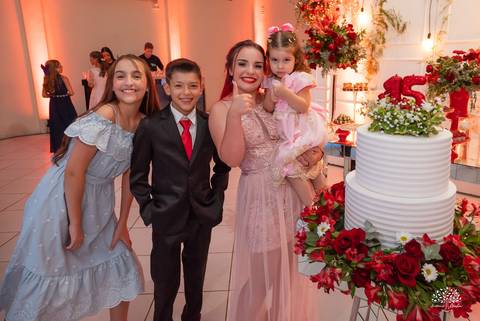 Fotografia de 15 anos - Fotógrafos de XV anos - Making of debutante - fler drinks bartender - buffet arte e sabor - vestido de 15 anos - carrinho de picolé - perna de pau - ensaio de debutante - letreiro luminoso - óculos para balada - vela de 15 anos'