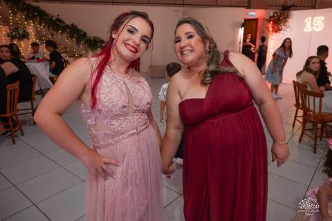 Fotografia de 15 anos - Fotógrafos de XV anos - Making of debutante - fler drinks bartender - buffet arte e sabor - vestido de 15 anos - carrinho de picolé - perna de pau - ensaio de debutante - letreiro luminoso - óculos para balada - vela de 15 anos'