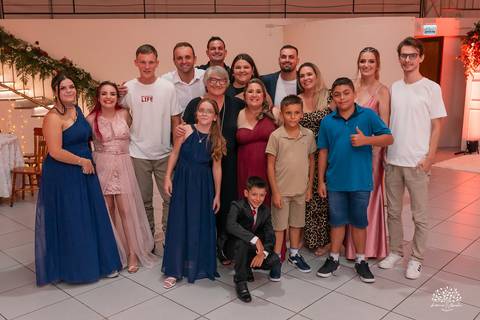 Fotografia de 15 anos - Fotógrafos de XV anos - Making of debutante - fler drinks bartender - buffet arte e sabor - vestido de 15 anos - carrinho de picolé - perna de pau - ensaio de debutante - letreiro luminoso - óculos para balada - vela de 15 anos'