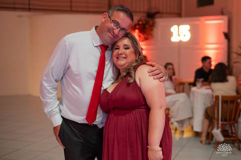 Fotografia de 15 anos - Fotógrafos de XV anos - Making of debutante - fler drinks bartender - buffet arte e sabor - vestido de 15 anos - carrinho de picolé - perna de pau - ensaio de debutante - letreiro luminoso - óculos para balada - vela de 15 anos'