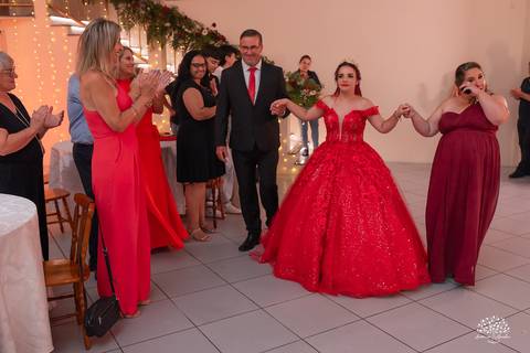 Fotografia de 15 anos - Fotógrafos de XV anos - Making of debutante - fler drinks bartender - buffet arte e sabor - vestido de 15 anos - carrinho de picolé - perna de pau - ensaio de debutante - letreiro luminoso - óculos para balada - vela de 15 anos'