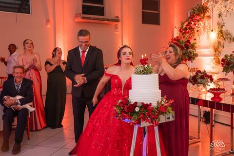 Fotografia de 15 anos - Fotógrafos de XV anos - Making of debutante - fler drinks bartender - buffet arte e sabor - vestido de 15 anos - carrinho de picolé - perna de pau - ensaio de debutante - letreiro luminoso - óculos para balada - vela de 15 anos'