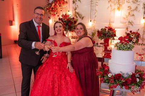 Fotografia de 15 anos - Fotógrafos de XV anos - Making of debutante - fler drinks bartender - buffet arte e sabor - vestido de 15 anos - carrinho de picolé - perna de pau - ensaio de debutante - letreiro luminoso - óculos para balada - vela de 15 anos'