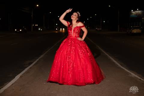Fotografia de 15 anos - Fotógrafos de XV anos - Making of debutante - fler drinks bartender - buffet arte e sabor - vestido de 15 anos - carrinho de picolé - perna de pau - ensaio de debutante - letreiro luminoso - óculos para balada - vela de 15 anos'