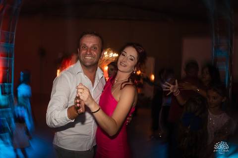 Fotografia de 15 anos - Fotógrafos de XV anos - Making of debutante - fler drinks bartender - buffet arte e sabor - vestido de 15 anos - carrinho de picolé - perna de pau - ensaio de debutante - letreiro luminoso - óculos para balada - vela de 15 anos'