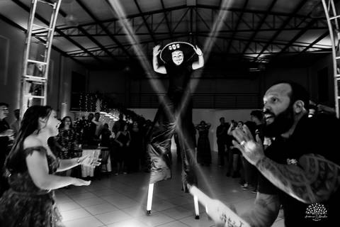 Fotografia de 15 anos - Fotógrafos de XV anos - Making of debutante - fler drinks bartender - buffet arte e sabor - vestido de 15 anos - carrinho de picolé - perna de pau - ensaio de debutante - letreiro luminoso - óculos para balada - vela de 15 anos'