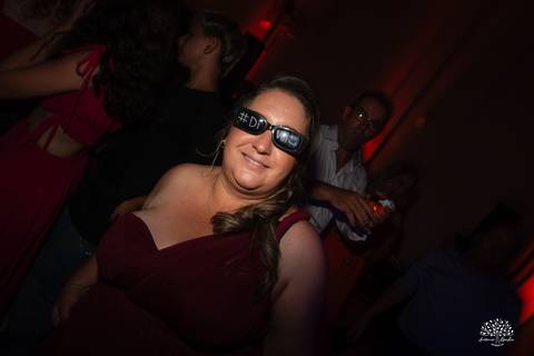 Fotografia de 15 anos - Fotógrafos de XV anos - Making of debutante - fler drinks bartender - buffet arte e sabor - vestido de 15 anos - carrinho de picolé - perna de pau - ensaio de debutante - letreiro luminoso - óculos para balada - vela de 15 anos'