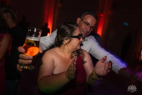 Fotografia de 15 anos - Fotógrafos de XV anos - Making of debutante - fler drinks bartender - buffet arte e sabor - vestido de 15 anos - carrinho de picolé - perna de pau - ensaio de debutante - letreiro luminoso - óculos para balada - vela de 15 anos'