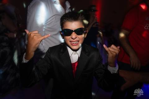 Fotografia de 15 anos - Fotógrafos de XV anos - Making of debutante - fler drinks bartender - buffet arte e sabor - vestido de 15 anos - carrinho de picolé - perna de pau - ensaio de debutante - letreiro luminoso - óculos para balada - vela de 15 anos'