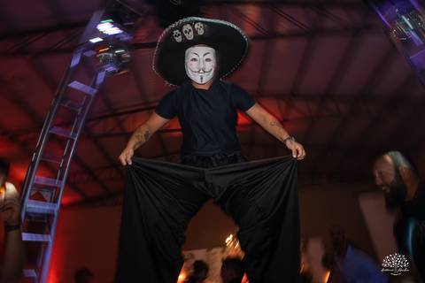 Fotografia de 15 anos - Fotógrafos de XV anos - Making of debutante - fler drinks bartender - buffet arte e sabor - vestido de 15 anos - carrinho de picolé - perna de pau - ensaio de debutante - letreiro luminoso - óculos para balada - vela de 15 anos'