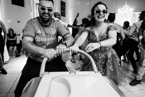 Fotografia de 15 anos - Fotógrafos de XV anos - Making of debutante - fler drinks bartender - buffet arte e sabor - vestido de 15 anos - carrinho de picolé - perna de pau - ensaio de debutante - letreiro luminoso - óculos para balada - vela de 15 anos'