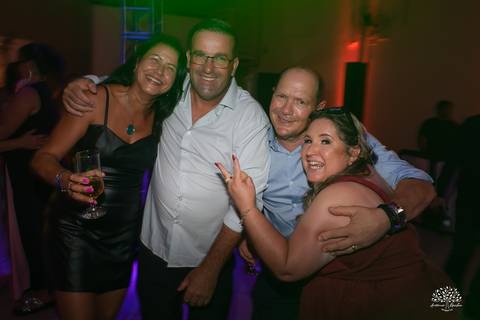 Fotografia de 15 anos - Fotógrafos de XV anos - Making of debutante - fler drinks bartender - buffet arte e sabor - vestido de 15 anos - carrinho de picolé - perna de pau - ensaio de debutante - letreiro luminoso - óculos para balada - vela de 15 anos'