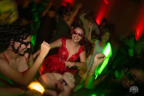 Fotografia de 15 anos - Fotógrafos de XV anos - Making of debutante - fler drinks bartender - buffet arte e sabor - vestido de 15 anos - carrinho de picolé - perna de pau - ensaio de debutante - letreiro luminoso - óculos para balada - vela de 15 anos'