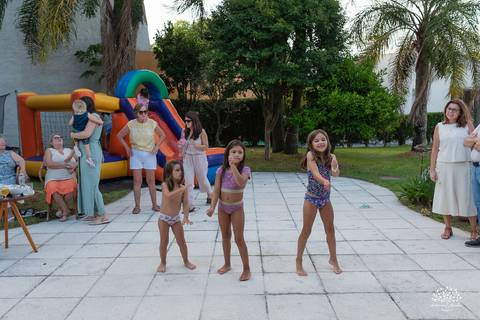 fotógrafo infantil - fotografia infantil - aniversário infantil - festa infantil - aniversário de 7 anos - festa na piscina - fotógrafo de aniversário infantil - fotografia de família - comemoração infantil - aniversário da Alice - fotógrafo em Pelotas'