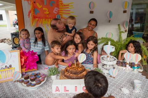 fotógrafo infantil - fotografia infantil - aniversário infantil - festa infantil - aniversário de 7 anos - festa na piscina - fotógrafo de aniversário infantil - fotografia de família - comemoração infantil - aniversário da Alice - fotógrafo em Pelotas'