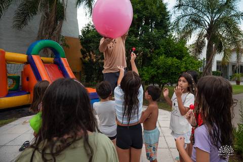 fotógrafo infantil - fotografia infantil - aniversário infantil - festa infantil - aniversário de 7 anos - festa na piscina - fotógrafo de aniversário infantil - fotografia de família - comemoração infantil - aniversário da Alice - fotógrafo em Pelotas'