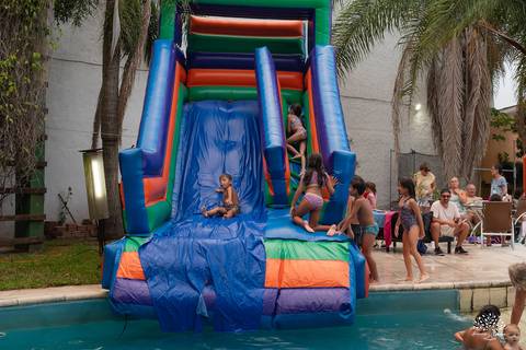 fotógrafo infantil - fotografia infantil - aniversário infantil - festa infantil - aniversário de 7 anos - festa na piscina - fotógrafo de aniversário infantil - fotografia de família - comemoração infantil - aniversário da Alice - fotógrafo em Pelotas'