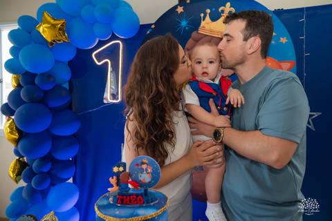 aniversário infantil - primeiro aninho - festa 1 ano - pequeno príncipe - fotografia de família - fotógrafo infantil - fotografia de aniversário - ensaio infantil - memórias afetivas - fotografia lifestyle - criança sorrindo - família - amor - infância'