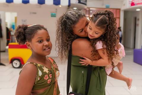 Allana 5 anos - aniversário infantil - festa infantil - fotografia de aniversário - fotografia de família - infância - princesa - jardim encantado - Cliff Kids - mãe e filha - família - alegria - memórias - celebração - Antonio Rocha Fotografias - Pelotas'