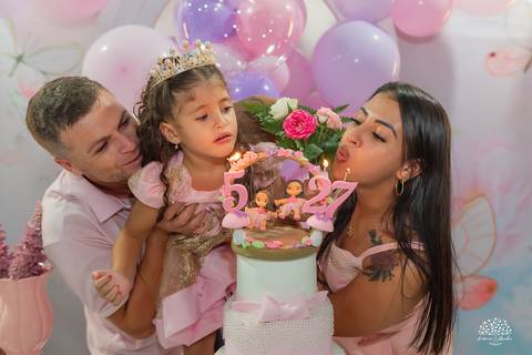 Allana 5 anos - aniversário infantil - festa infantil - fotografia de aniversário - fotografia de família - infância - princesa - jardim encantado - Cliff Kids - mãe e filha - família - alegria - memórias - celebração - Antonio Rocha Fotografias - Pelotas'
