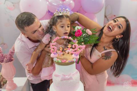 Allana 5 anos - aniversário infantil - festa infantil - fotografia de aniversário - fotografia de família - infância - princesa - jardim encantado - Cliff Kids - mãe e filha - família - alegria - memórias - celebração - Antonio Rocha Fotografias - Pelotas'