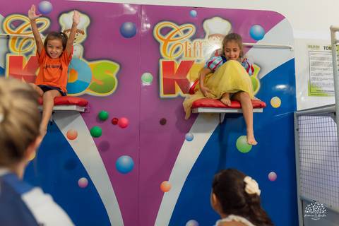 Manu 8 anos - Ana 6 anos - aniversário infantil - festa infantil - fotografia de família - fotografia de aniversário - capivara - Stitch - irmãs - infância - alegria - memórias - Antonio Rocha Fotografias - Cliff Kids - Ariadne - Dine - pelotas - heroi'