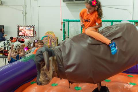 Manu 8 anos - Ana 6 anos - aniversário infantil - festa infantil - fotografia de família - fotografia de aniversário - capivara - Stitch - irmãs - infância - alegria - memórias - Antonio Rocha Fotografias - Cliff Kids - Ariadne - Dine - pelotas - heroi'