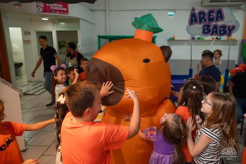 Manu 8 anos - Ana 6 anos - aniversário infantil - festa infantil - fotografia de família - fotografia de aniversário - capivara - Stitch - irmãs - infância - alegria - memórias - Antonio Rocha Fotografias - Cliff Kids - Ariadne - Dine - pelotas - heroi'