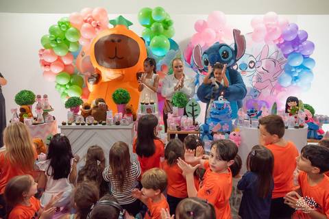 Manu 8 anos - Ana 6 anos - aniversário infantil - festa infantil - fotografia de família - fotografia de aniversário - capivara - Stitch - irmãs - infância - alegria - memórias - Antonio Rocha Fotografias - Cliff Kids - Ariadne - Dine - pelotas - heroi'