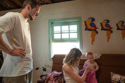 primeiro aninho Lara - festa infantil 1 ano - fotografia de aniversário infantil - tarde de verão - família reunida - memórias da infância - pôr do sol - festa no campo - Antonio Rocha Fotografias – Casa Harter Café Colonial – bebê arco íris - parabéns'