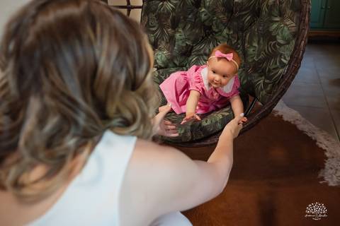 primeiro aninho Lara - festa infantil 1 ano - fotografia de aniversário infantil - tarde de verão - família reunida - memórias da infância - pôr do sol - festa no campo - Antonio Rocha Fotografias – Casa Harter Café Colonial – bebê arco íris - parabéns'