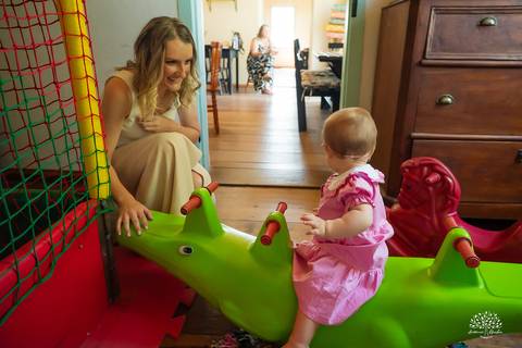 primeiro aninho Lara - festa infantil 1 ano - fotografia de aniversário infantil - tarde de verão - família reunida - memórias da infância - pôr do sol - festa no campo - Antonio Rocha Fotografias – Casa Harter Café Colonial – bebê arco íris - parabéns'