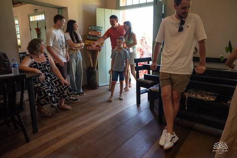 primeiro aninho Lara - festa infantil 1 ano - fotografia de aniversário infantil - tarde de verão - família reunida - memórias da infância - pôr do sol - festa no campo - Antonio Rocha Fotografias – Casa Harter Café Colonial – bebê arco íris - parabéns'