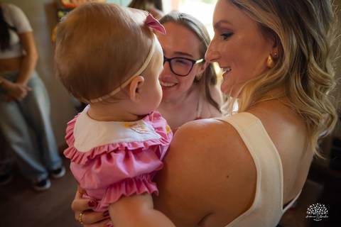primeiro aninho Lara - festa infantil 1 ano - fotografia de aniversário infantil - tarde de verão - família reunida - memórias da infância - pôr do sol - festa no campo - Antonio Rocha Fotografias – Casa Harter Café Colonial – bebê arco íris - parabéns'