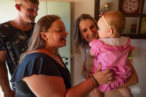 primeiro aninho Lara - festa infantil 1 ano - fotografia de aniversário infantil - tarde de verão - família reunida - memórias da infância - pôr do sol - festa no campo - Antonio Rocha Fotografias – Casa Harter Café Colonial – bebê arco íris - parabéns'