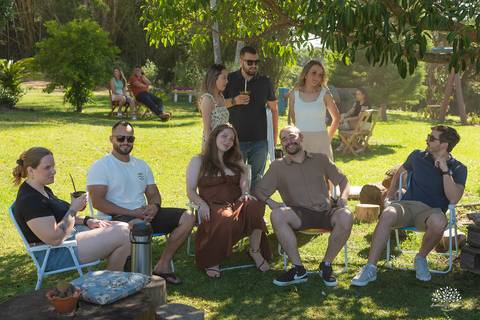 primeiro aninho Lara - festa infantil 1 ano - fotografia de aniversário infantil - tarde de verão - família reunida - memórias da infância - pôr do sol - festa no campo - Antonio Rocha Fotografias – Casa Harter Café Colonial – bebê arco íris - parabéns'